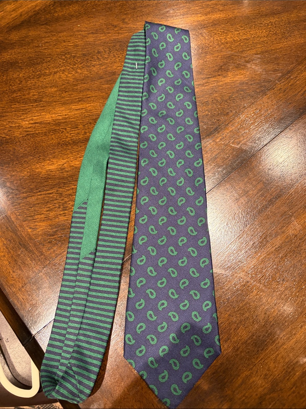 TOMMY HILFIGER PAISLEY GREEN & NAVY CLASSIC TIE GREAT CONDITION